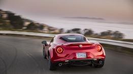 Alfa Romeo 4C (2015) - wersja amerykańska - widok z tyłu