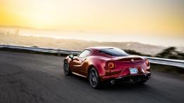 Alfa Romeo 4C (2015) - wersja amerykańska - widok z tyłu