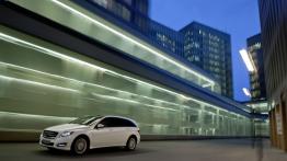 Mercedes klasy R 2011 - wersja przedłużona - lewy bok