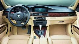 BMW 320 d - galeria redakcyjna - pełny panel przedni