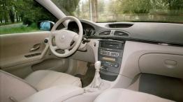 Renault Laguna Grandtour 1.9 dCi Privilege - widok ogólny wnętrza z przodu