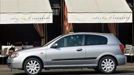 Nissan Almera - lewy bok