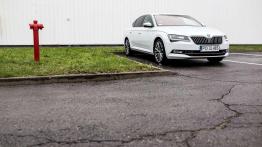 Skoda Superb Laurin & Klement 2.0 TDI 150 KM - galeria redakcyjna - widok z przodu