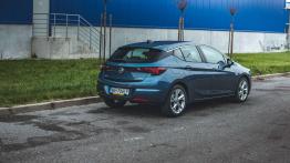 Opel Astra K - dobra, choć nie luksusowa - widok z tyłu