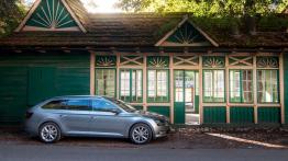 Skoda Superb Combi 2.0 TDI 190 KM - galeria redakcyjna - prawy bok