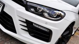 Volkswagen Scirocco R 2.0 TSI 280 KM - galeria redakcyjna - prawy przedni reflektor - wyłączony