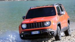 Jeep Renegade Trailhawk (2015) - wersja europejska - widok z przodu