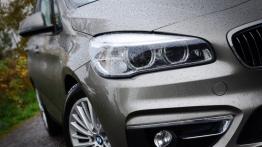 BMW Seria 2 Active Tourer 218d 150KM - galeria redakcyjna - prawy przedni reflektor - wyłączony