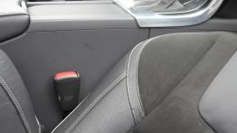 Volvo S60 II Facelifting 2.0 181KM - galeria redakcyjna - tunel środkowy między fotelami