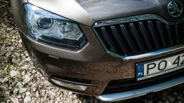 Skoda Yeti Facelifting 1.6 TDI - galeria redakcyjna - prawy przedni reflektor - wyłączony