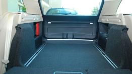 Skoda Superb II Kombi Facelifting - galeria redakcyjna - tylna kanapa złożona, widok z boku