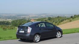 Toyota Prius IV Hatchback Facelifting 1.8 HSD 136KM - galeria redakcyjna - widok z tyłu