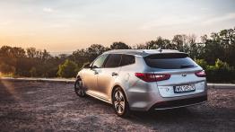 Kia Optima Kombi PHEV 2.0 GDi 205 KM - galeria redakcyjna - widok z ty?u