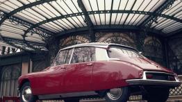 Citroen DS - Z kosmosu? Z nieba? Na pewno nie z tego świata