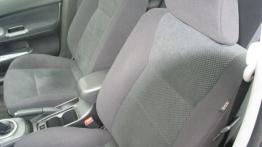 Mitsubishi Lancer 2.0 Sport - widok ogólny wnętrza z przodu