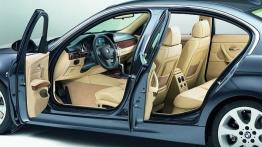 BMW 320 d - galeria redakcyjna - lewy bok