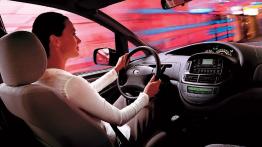 Toyota Previa - widok ogólny wnętrza z przodu