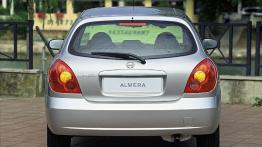 Nissan Almera - widok z tyłu