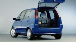 Mercedes Family Car China - tył - bagażnik otwarty