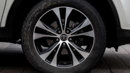 Toyota RAV4 2.0 Valvematic 152 KM - galeria redakcyjna - koło