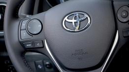 Toyota Auris II Touring Sports Facelifting 1.8 Hybrid 136 KM - galeria redakcyjna - kierownica