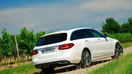 Mercedes Klasa C W205 Kombi - galeria redakcyjna - widok z tyłu