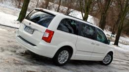 Lancia Voyager Van 3.6 V6 283KM - galeria redakcyjna - widok z tyłu