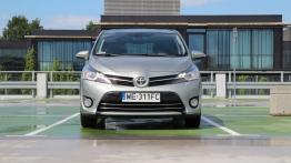 Toyota Verso Minivan Facelifting 2.0 D-4D 124KM - galeria redakcyjna - widok z przodu