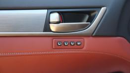 Lexus GS IV 300h F Sport 223KM - galeria redakcyjna - klamka