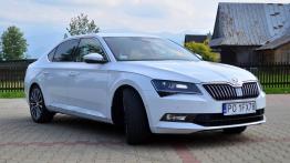 Skoda Superb 2.0 TDI 190 KM - galeria redakcyjna - widok z przodu