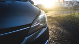 Opel Astra 1.2 Turbo 130 KM - galeria redakcyjna - widok z przodu