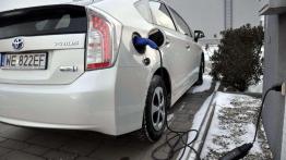 Toyota Prius Plug-in - zimna kalkulacja