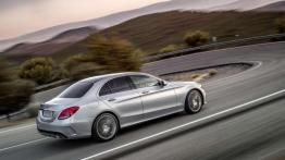 Mercedes-Benz Klasy C - w pogoni za lekkością