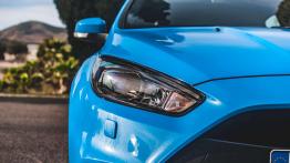Ford Focus RS (2016) - galeria redakcyjna - prawy przedni reflektor - wyłączony