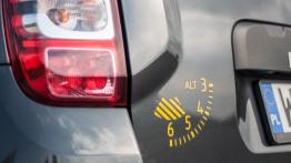 Dacia Duster Blackstorm 4X4 1.5 dCi 110 KM - galeria redakcyjna - lewy tylny reflektor - wyłączony