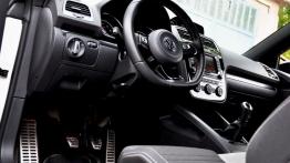 Volkswagen Scirocco R 2.0 TSI 280 KM - galeria redakcyjna - widok ogólny wnętrza z przodu