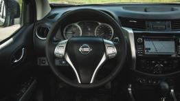 Nissan Navara (2016) - galeria redakcyjna - kokpit