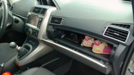 Toyota Verso - Samochód rodzinny - galeria redakcyjna - schowek przedni otwarty