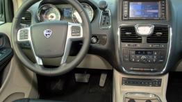 Lancia Voyager Van 3.6 V6 283KM - galeria redakcyjna - kokpit