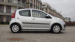 Peugeot 107 Hatchback 5d Facelifting 2012 1.0 VTI 68KM - galeria redakcyjna - prawy bok