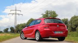 BMW Seria 1 F21 Hatchback 3d 114i 102KM - galeria redakcyjna - widok z tyłu