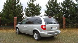 Chrysler Voyager V 2.5 CRD 143KM - galeria redakcyjna - widok z tyłu