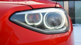 BMW Seria 1 F20-F21 Hatchback 3d M 135i 320KM - galeria redakcyjna - lewy przedni reflektor - włączo