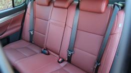 Lexus GS IV 300h F Sport 223KM - galeria redakcyjna - tylna kanapa