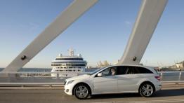 Mercedes klasy R 2011 - wersja przedłużona - lewy bok