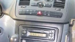 Mercedes Vito Kombi 115 CDI - galeria redakcyjna - konsola środkowa