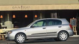 Nissan Almera - lewy bok