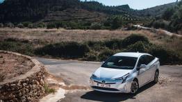 Toyota Prius IV - galeria redakcyjna - widok z przodu