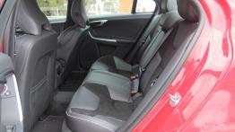 Volvo S60 II Facelifting 2.0 181KM - galeria redakcyjna - tylna kanapa