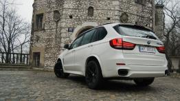 BMW X5 F15 M50d 381KM - galeria redakcyjna - widok z tyłu